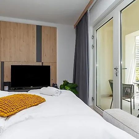 Szálloda Azur With Sea View 4*